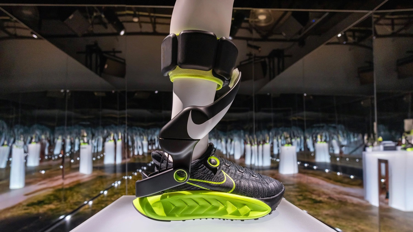 H Nike παρουσίασε παπούτσι με ηλεκτρικό κινητήρα!